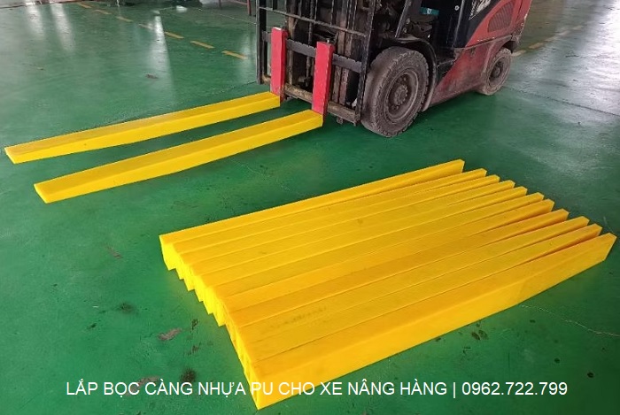 Lắp bọc càng nhựa PU cho xe nâng hàng 0962722799