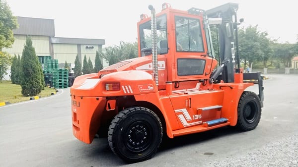 Xe nâng hàng 13.5 tấn tại nhà máy sản xuất nhôm xe-nang-hang-13.5-tan-tai-nha-may-san-xuat-nhom